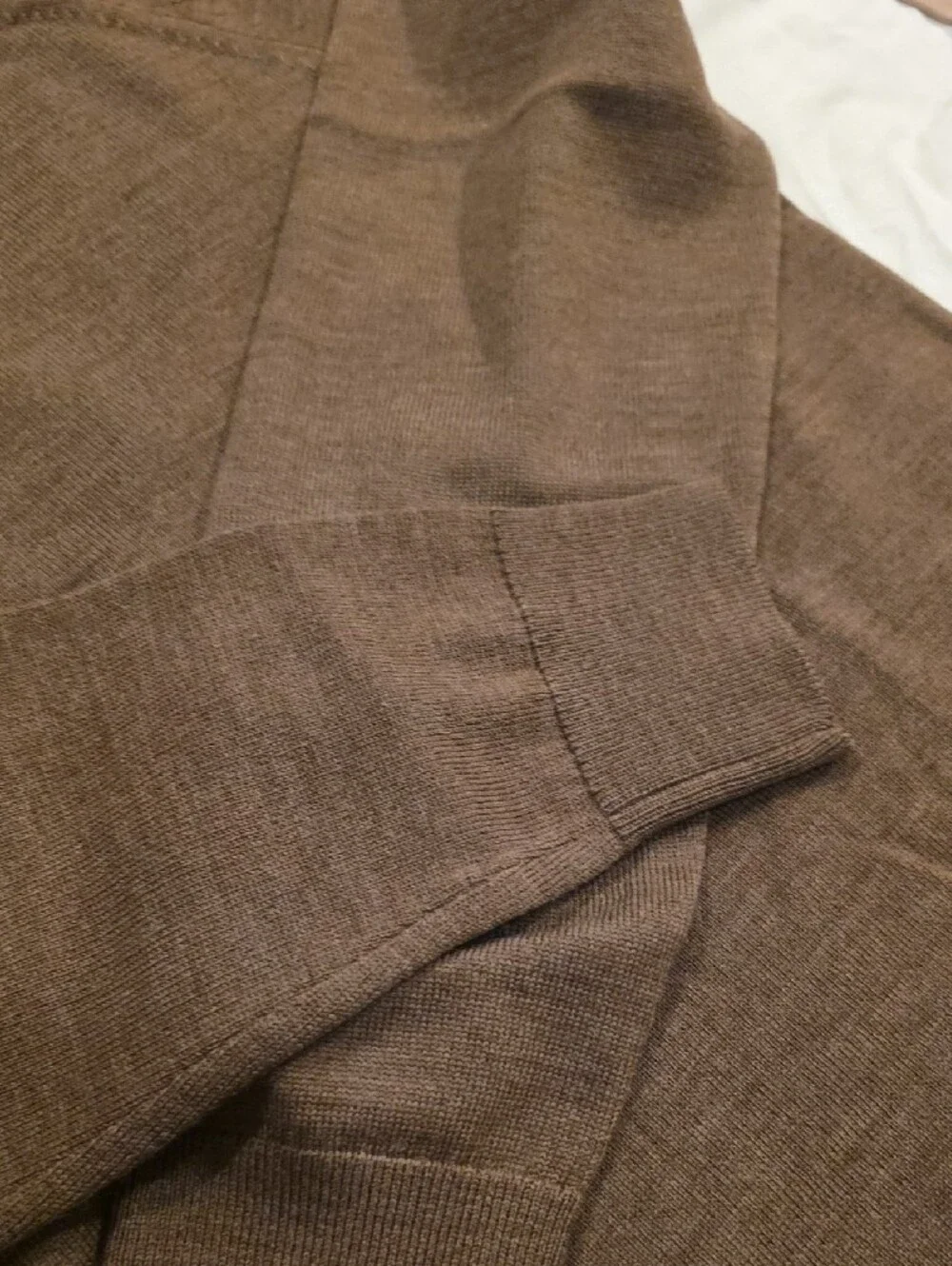 Banana Republic Men’s Brown Crewneck Wool Sweater